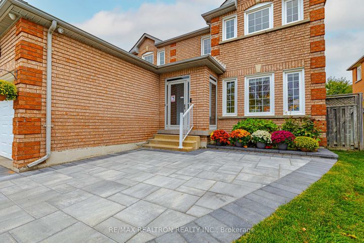 Photo 2 at 28 Marydale Avenue, Middlefield, Markham