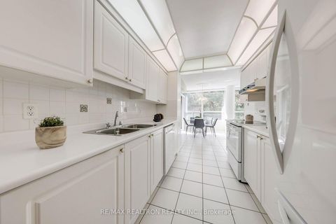 Photo 7 at 206 - 11 Townsgate Drive, Yorkhill, Vaughan