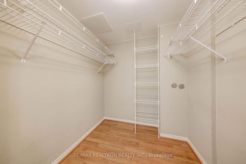Photo 11 at 206 - 11 Townsgate Drive, Yorkhill, Vaughan