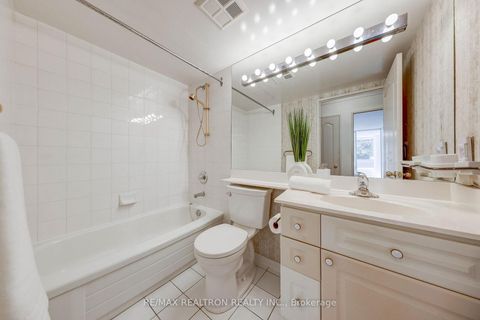 Photo 14 at 206 - 11 Townsgate Drive, Yorkhill, Vaughan