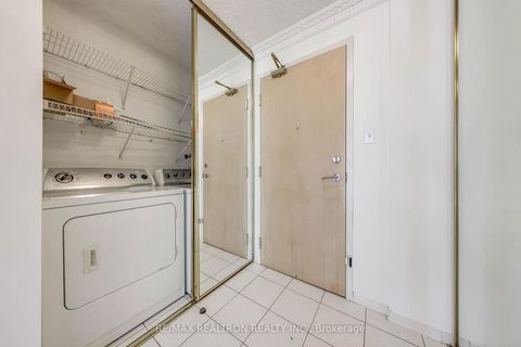 Photo 15 at 206 - 11 Townsgate Drive, Yorkhill, Vaughan