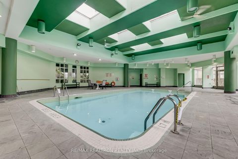 Photo 16 at 206 - 11 Townsgate Drive, Yorkhill, Vaughan