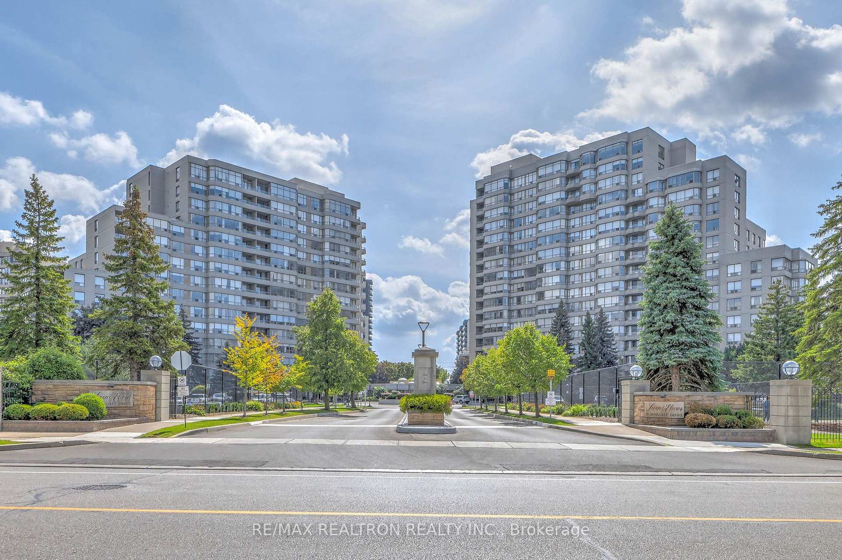 206 - 11 Townsgate Drive, Yorkhill, Vaughan 