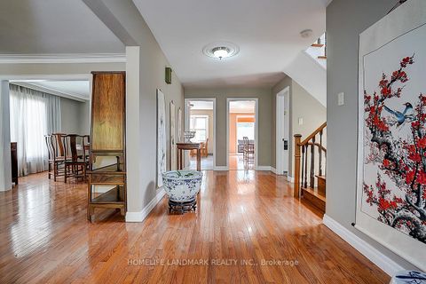 Photo 1 at 19 Stubbs Drive, Windfields, Toronto
