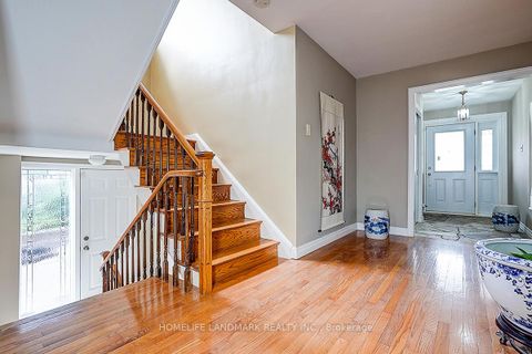 Photo 3 at 19 Stubbs Drive, Windfields, Toronto