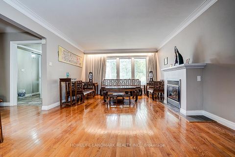 Photo 4 at 19 Stubbs Drive, Windfields, Toronto