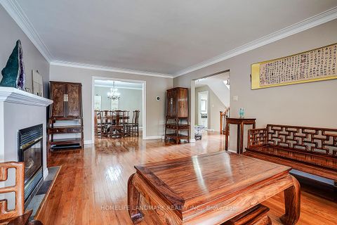 Photo 7 at 19 Stubbs Drive, Windfields, Toronto