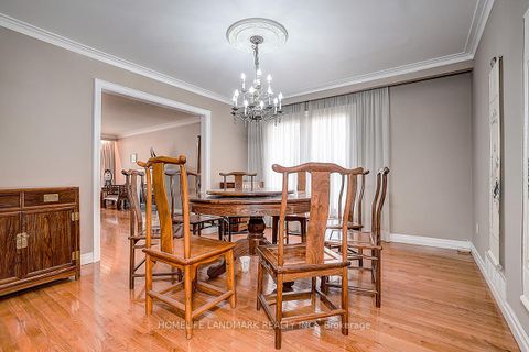 Photo 8 at 19 Stubbs Drive, Windfields, Toronto