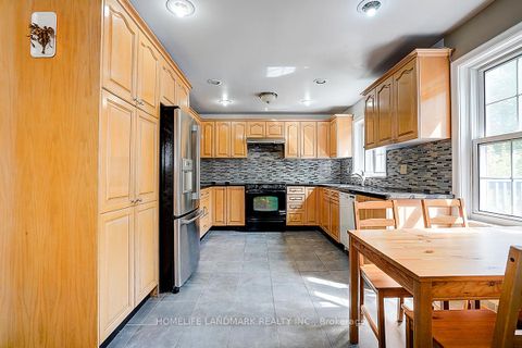 Photo 16 at 19 Stubbs Drive, Windfields, Toronto