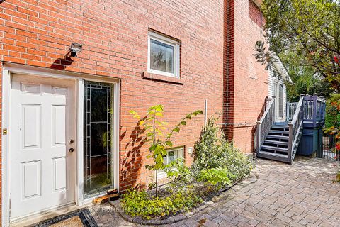Photo 25 at 19 Stubbs Drive, Windfields, Toronto