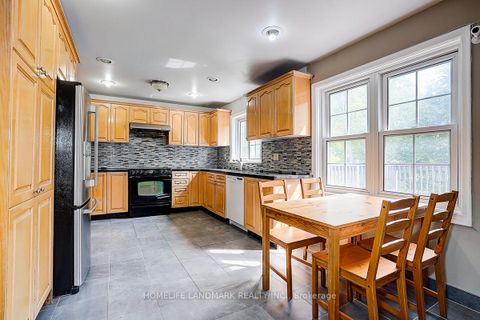 Photo 31 at 19 Stubbs Drive, Windfields, Toronto