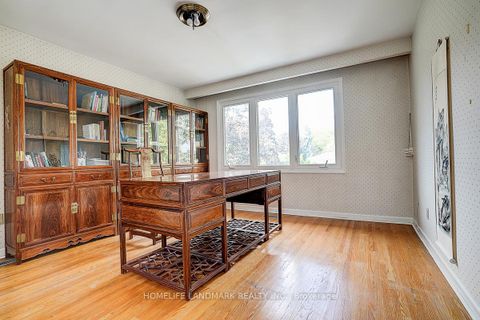 Photo 35 at 19 Stubbs Drive, Windfields, Toronto