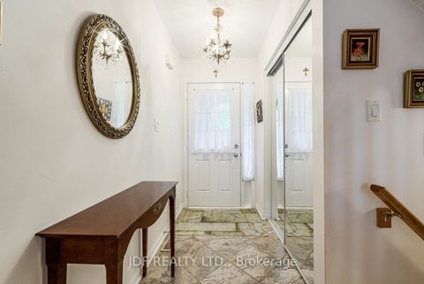 Photo 3 at 3178 Stornoway Circle, BC Bronte Creek, Oakville