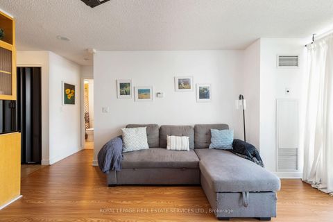 Photo 11 at 605 - 397 Front Street W, Waterfront Communities C1, Toronto