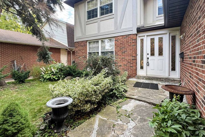Photo 2 at 147 Mossgrove Trail, Windfields, Toronto
