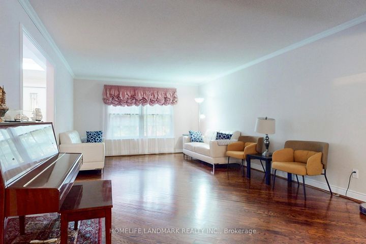 Photo 3 at 147 Mossgrove Trail, Windfields, Toronto