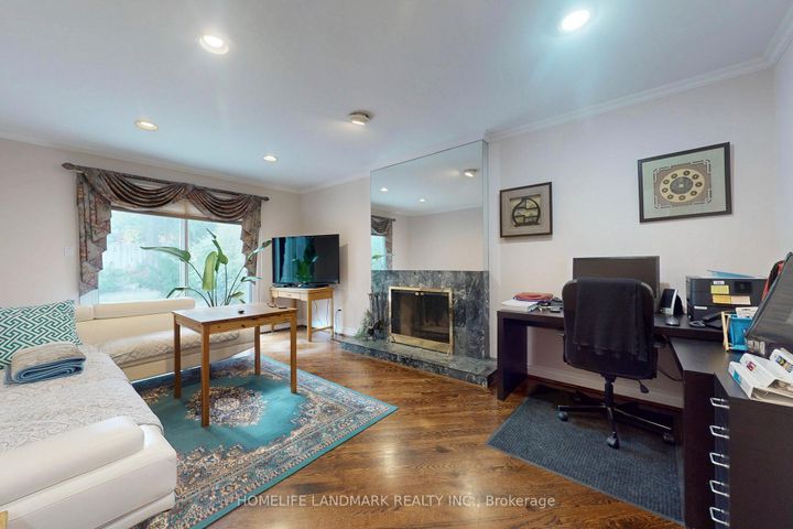 Photo 6 at 147 Mossgrove Trail, Windfields, Toronto