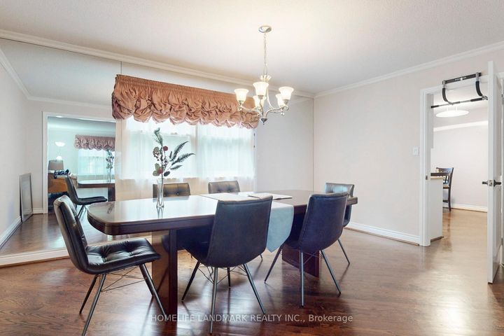 Photo 7 at 147 Mossgrove Trail, Windfields, Toronto