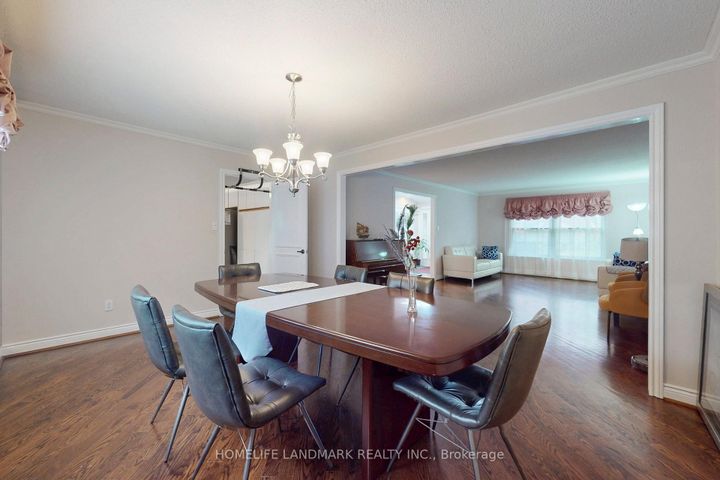Photo 8 at 147 Mossgrove Trail, Windfields, Toronto