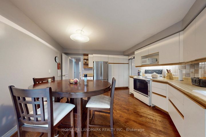 Photo 9 at 147 Mossgrove Trail, Windfields, Toronto