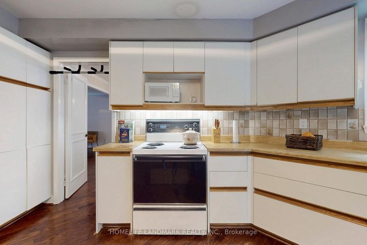 Photo 11 at 147 Mossgrove Trail, Windfields, Toronto