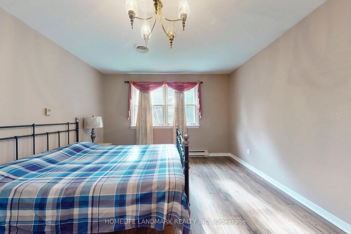 Photo 18 at 147 Mossgrove Trail, Windfields, Toronto