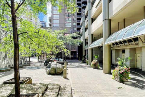 Photo 3 at 605 - 750 Bay Street, Bay Street Corridor, Toronto