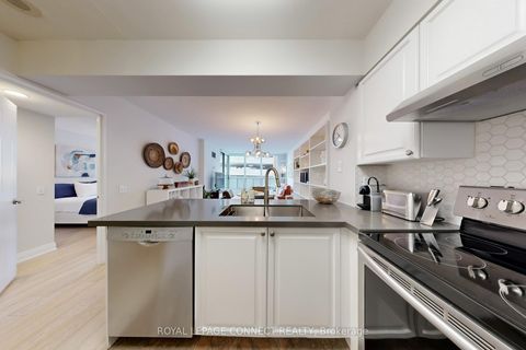 Photo 5 at 605 - 750 Bay Street, Bay Street Corridor, Toronto