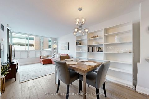Photo 6 at 605 - 750 Bay Street, Bay Street Corridor, Toronto