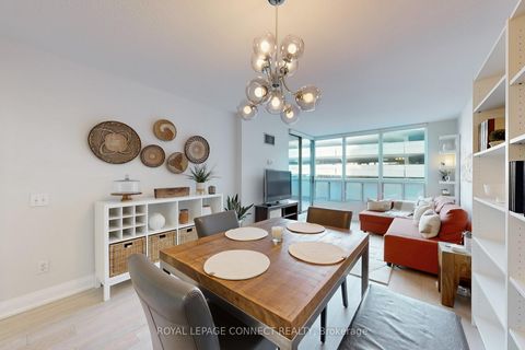Photo 7 at 605 - 750 Bay Street, Bay Street Corridor, Toronto