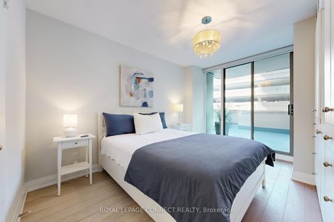 Photo 9 at 605 - 750 Bay Street, Bay Street Corridor, Toronto