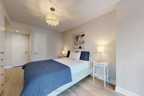 Photo 10 at 605 - 750 Bay Street, Bay Street Corridor, Toronto