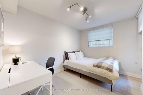 Photo 14 at 605 - 750 Bay Street, Bay Street Corridor, Toronto