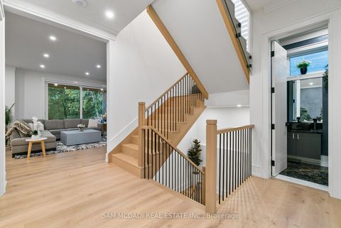 Photo 7 at 1509 Pembroke Drive, CP College Park, Oakville