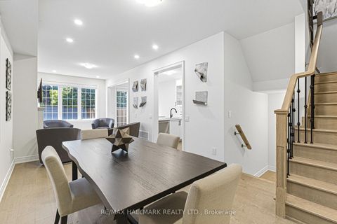 Photo 3 at 92 Drizzel Crescent, Oak Ridges, Richmond Hill