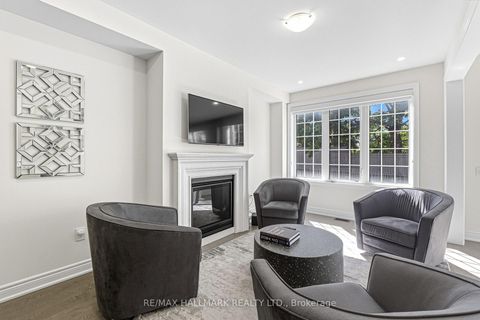 Photo 8 at 92 Drizzel Crescent, Oak Ridges, Richmond Hill