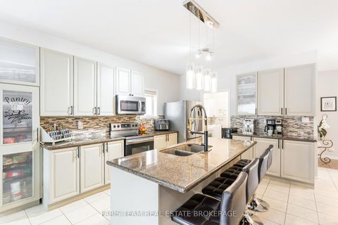 Photo 2 at 10 Westminster Circle, Shore, Barrie