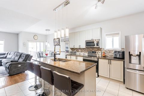 Photo 3 at 10 Westminster Circle, Shore, Barrie