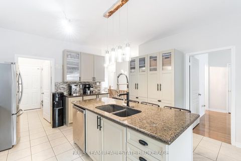 Photo 5 at 10 Westminster Circle, Shore, Barrie Photo 5 at 10 Westminster Circle, Shore, Barrie