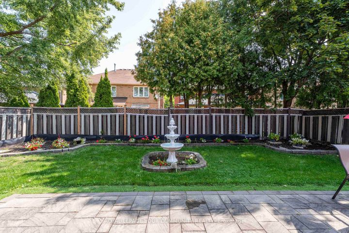 Photo 9 at 50 Waltham Crescent, Doncrest, Richmond Hill