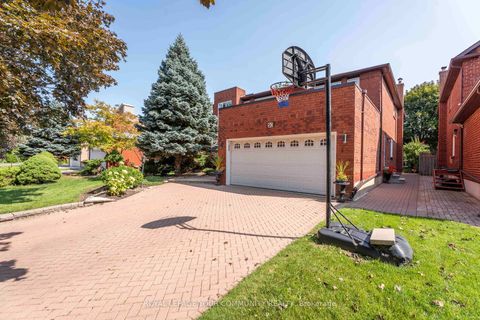 Photo 2 at 50 Waltham Crescent, Doncrest, Richmond Hill