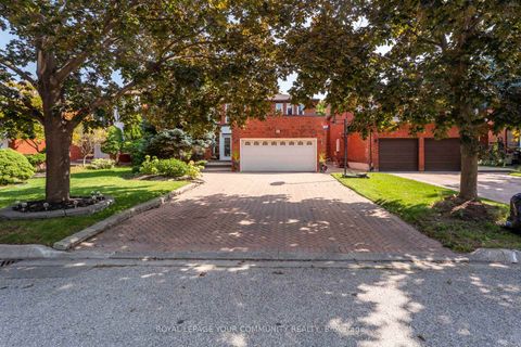 Photo 3 at 50 Waltham Crescent, Doncrest, Richmond Hill