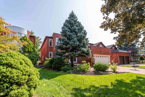 Photo 4 at 50 Waltham Crescent, Doncrest, Richmond Hill