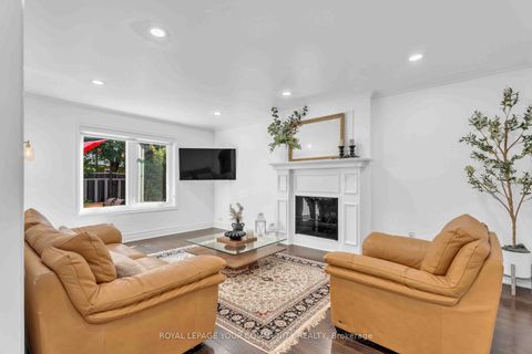 Photo 17 at 50 Waltham Crescent, Doncrest, Richmond Hill