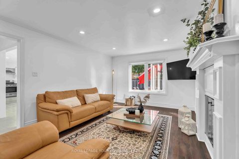 Photo 18 at 50 Waltham Crescent, Doncrest, Richmond Hill