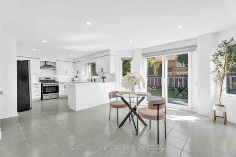 Photo 20 at 50 Waltham Crescent, Doncrest, Richmond Hill Photo 20 at 50 Waltham Crescent, Doncrest, Richmond Hill