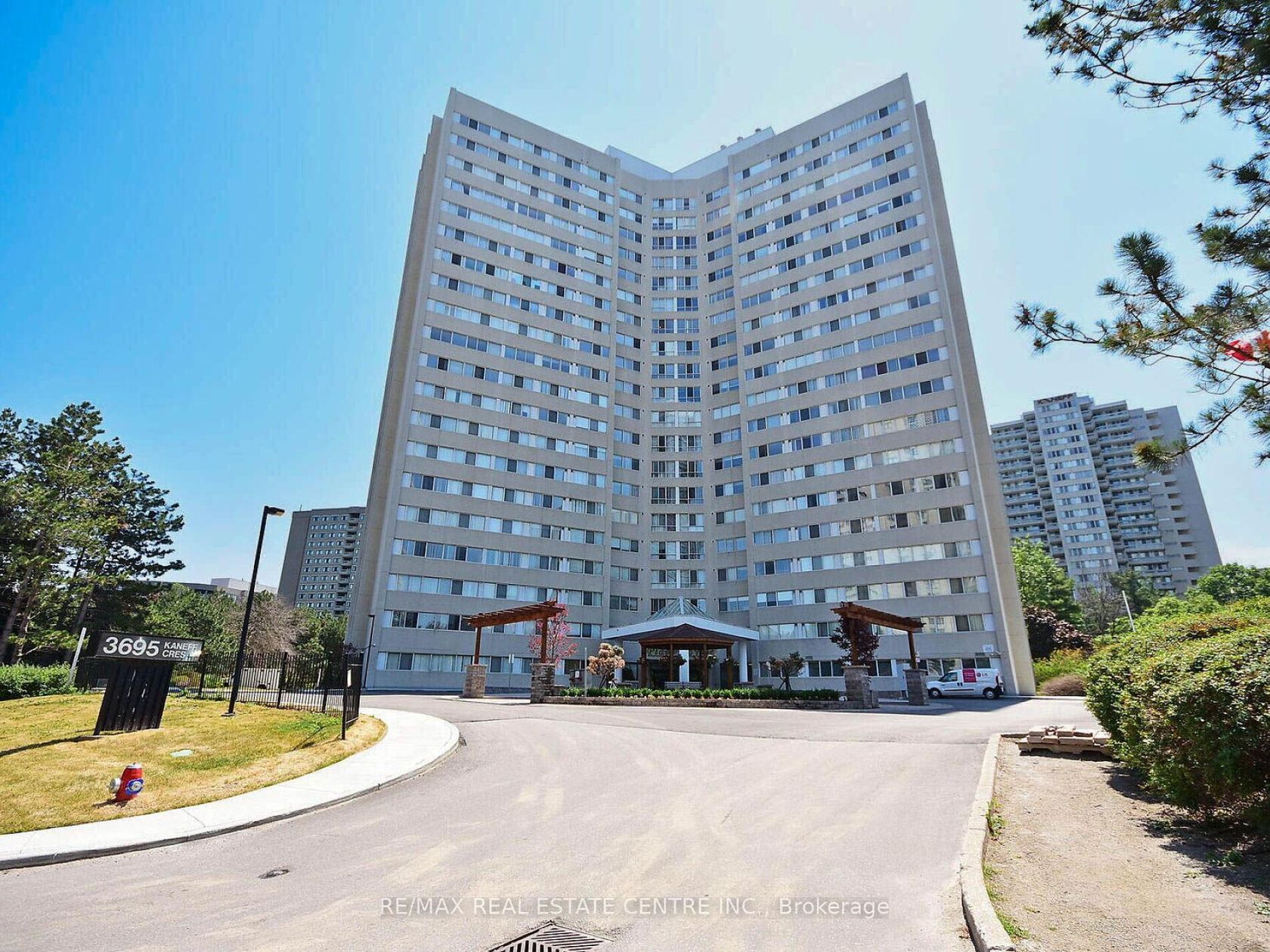 211 - 3695 Kaneff Crescent N, City Centre, Mississauga by Loree Meneguzzi Real Estate 211 - 3695 Kaneff Crescent N, City Centre, Mississauga