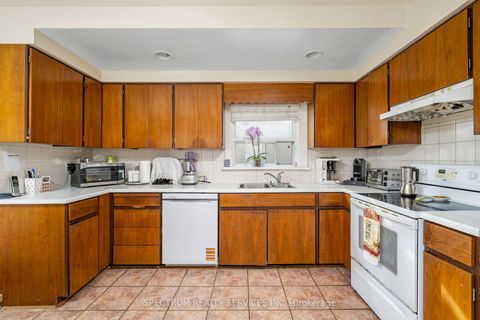 Photo 15 at 906 Glencairn Avenue, Glen Park, Toronto