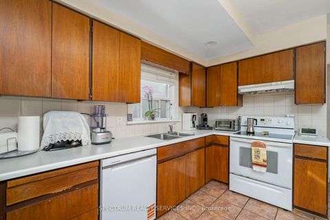 Photo 16 at 906 Glencairn Avenue, Glen Park, Toronto