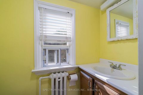 Photo 21 at 906 Glencairn Avenue, Glen Park, Toronto